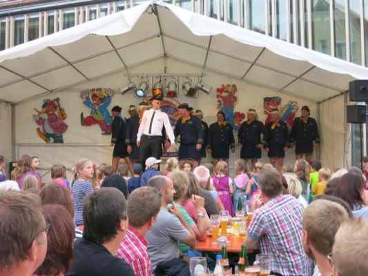 Strassen-_und_Hoffest 2014_002.jpg